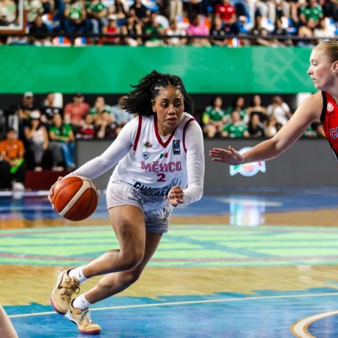 Jugadora de la selección mexicana femenil de basquetbol
